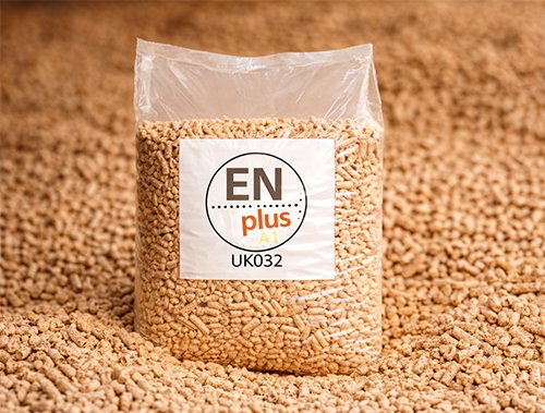 ENplus-A1-Wood-Pellets-half-bg-01